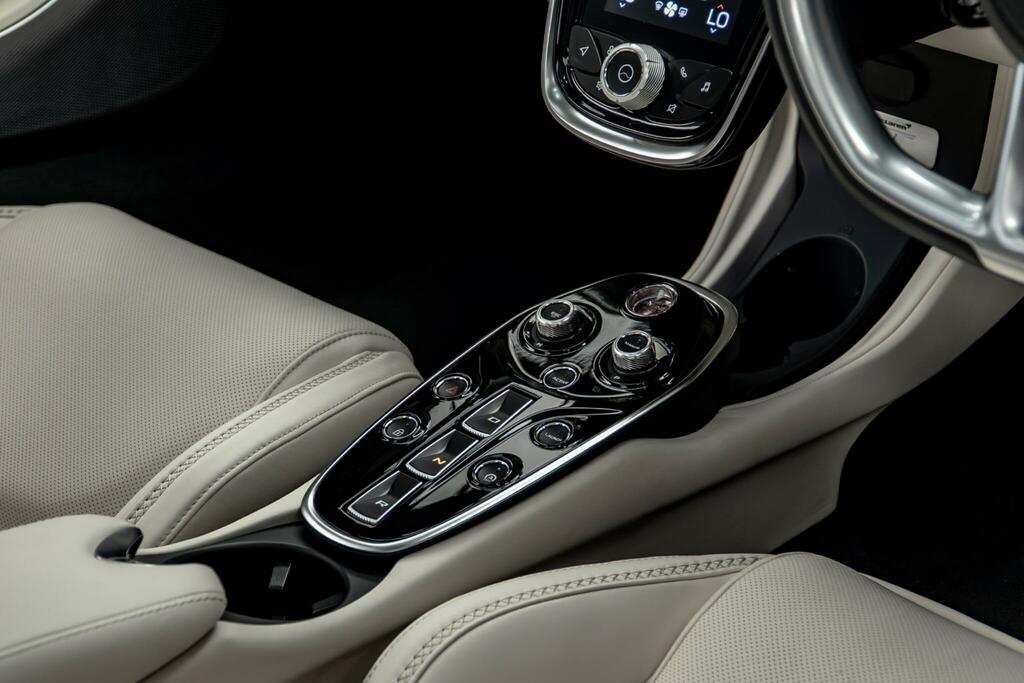 McLaren GT V8 Ssg YG24CHX Black #35
