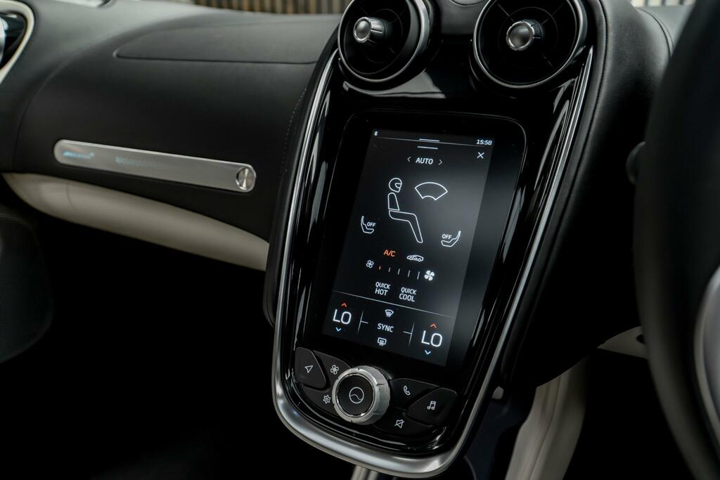 McLaren GT V8 Ssg YG24CHX Black #31