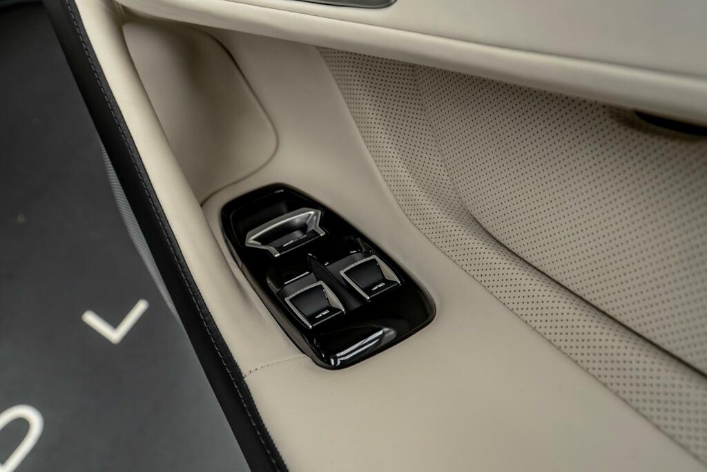 McLaren GT V8 Ssg YG24CHX Black #33