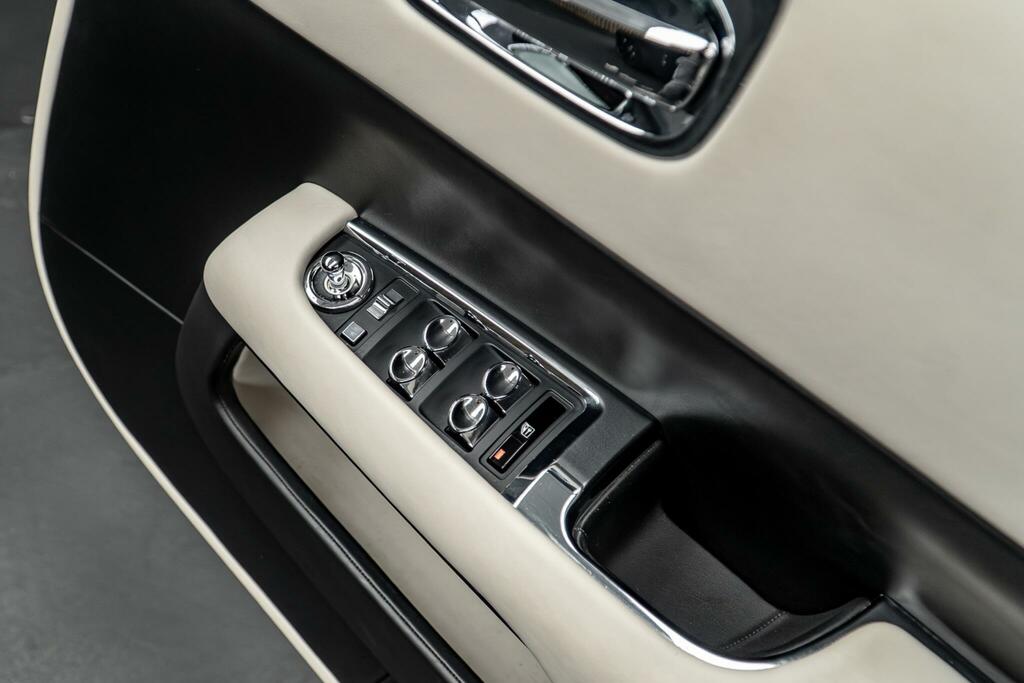 Rolls-Royce Wraith Wraith V12 Black #31
