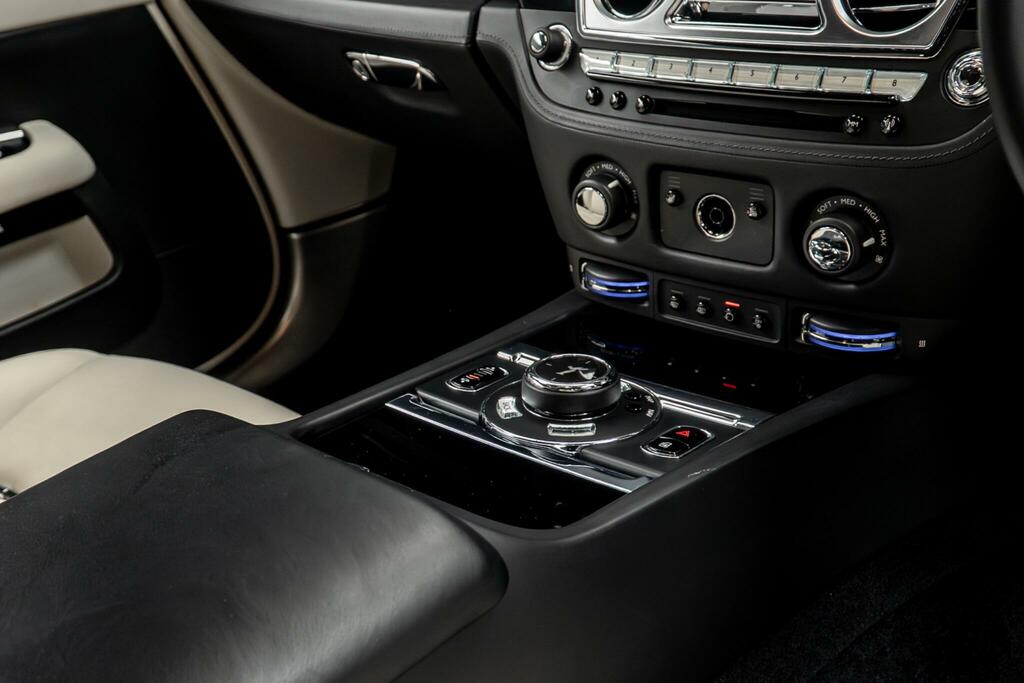 Rolls-Royce Wraith Wraith V12 Black #32