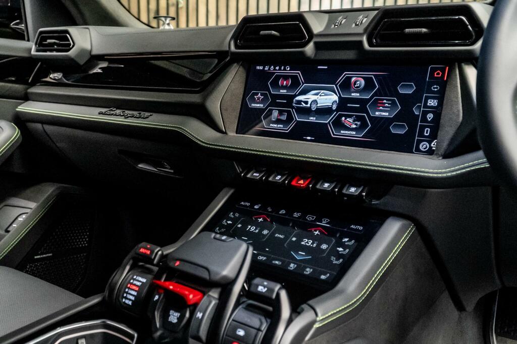 Lamborghini Urus Se #24