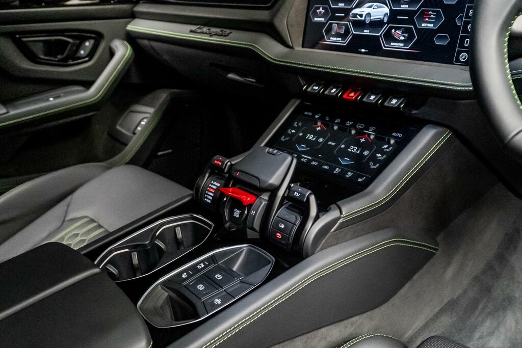 Lamborghini Urus Se #33