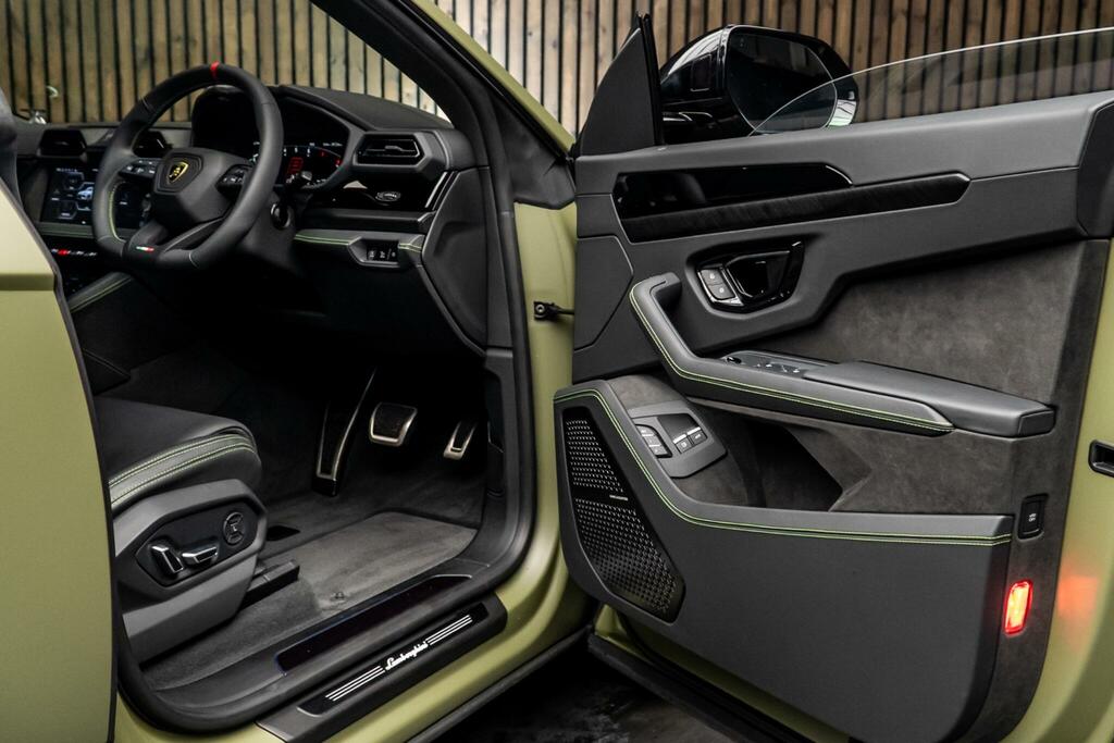Lamborghini Urus Se #30