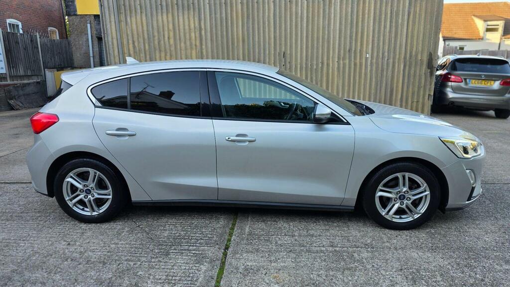 Ford Focus Hatchback 1.0T Ecoboost Zetec Euro 6 Ss 20 B23NAR Silver #5