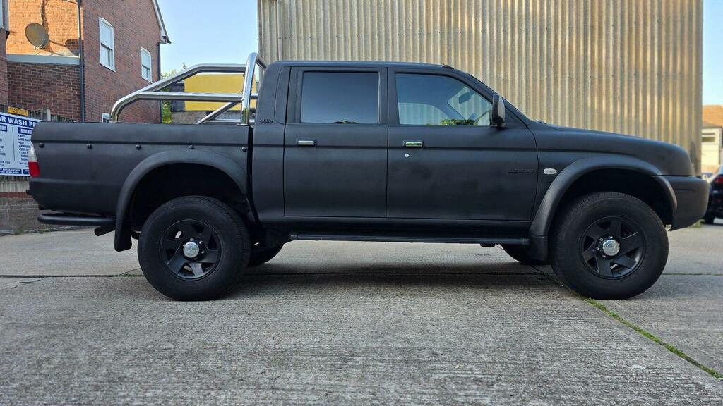 Mitsubishi L200 Pickup 2.5 Td 4Life 200404 Black #5