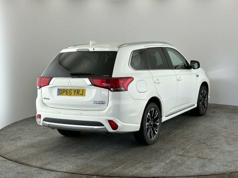 Mitsubishi Outlander 2015 65 2.0 DP65YRJ White #4