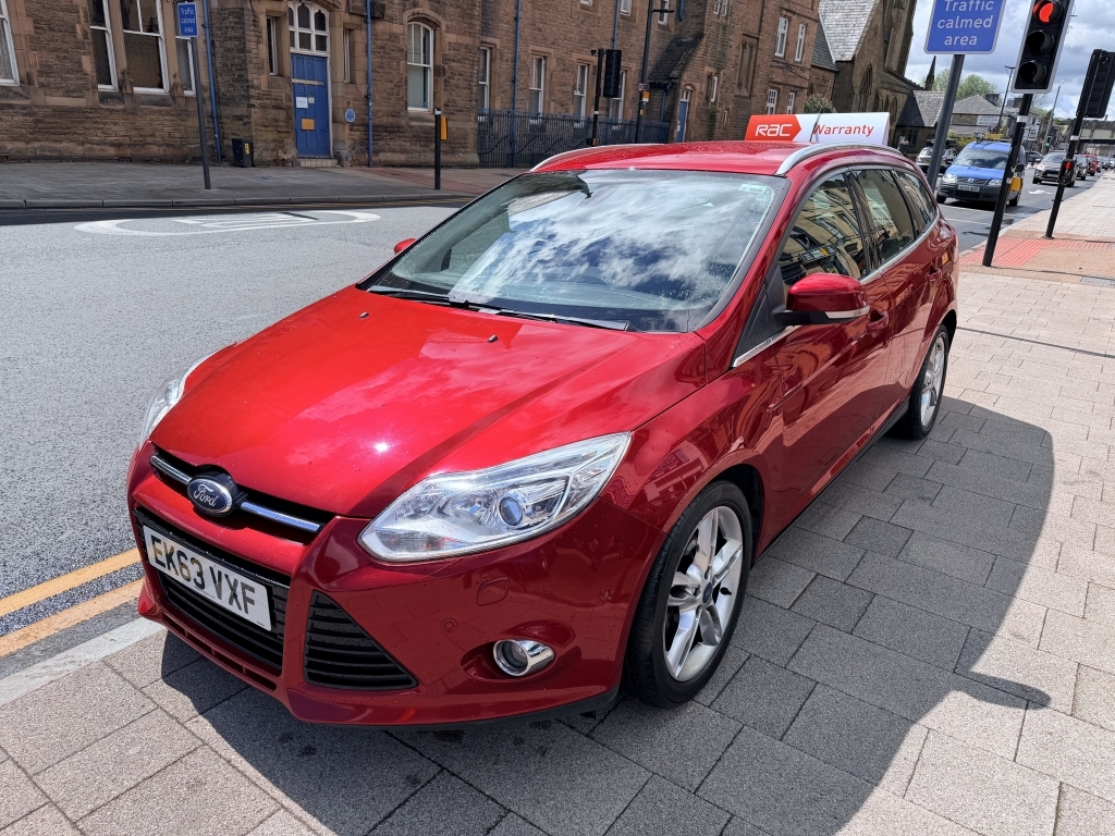 Ford Focus 1.6 Titanium X Tdci EK63VXF Red #2