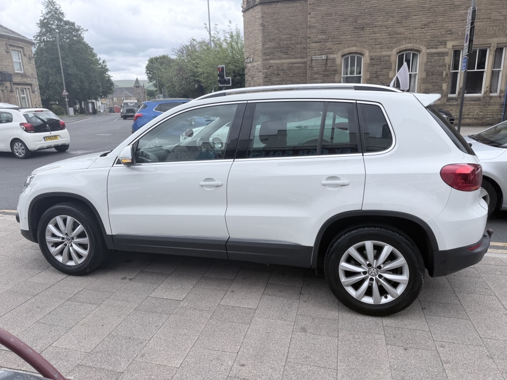 Volkswagen Tiguan 2.0 Match Tdi Bluemotion Technology YX64NKN White #4