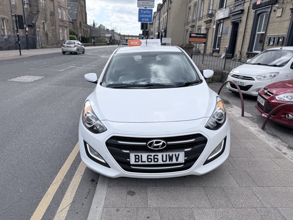 Hyundai I30 1.6 Crdi Se Blue Drive BL66UWV White #3