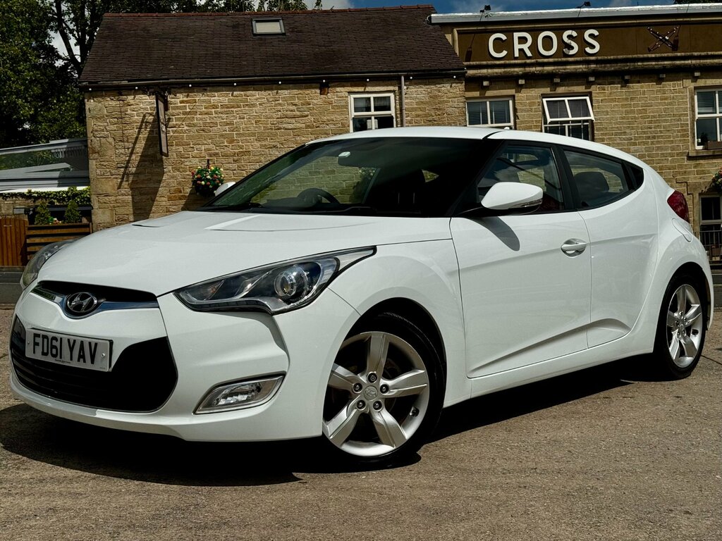Hyundai Veloster White #26