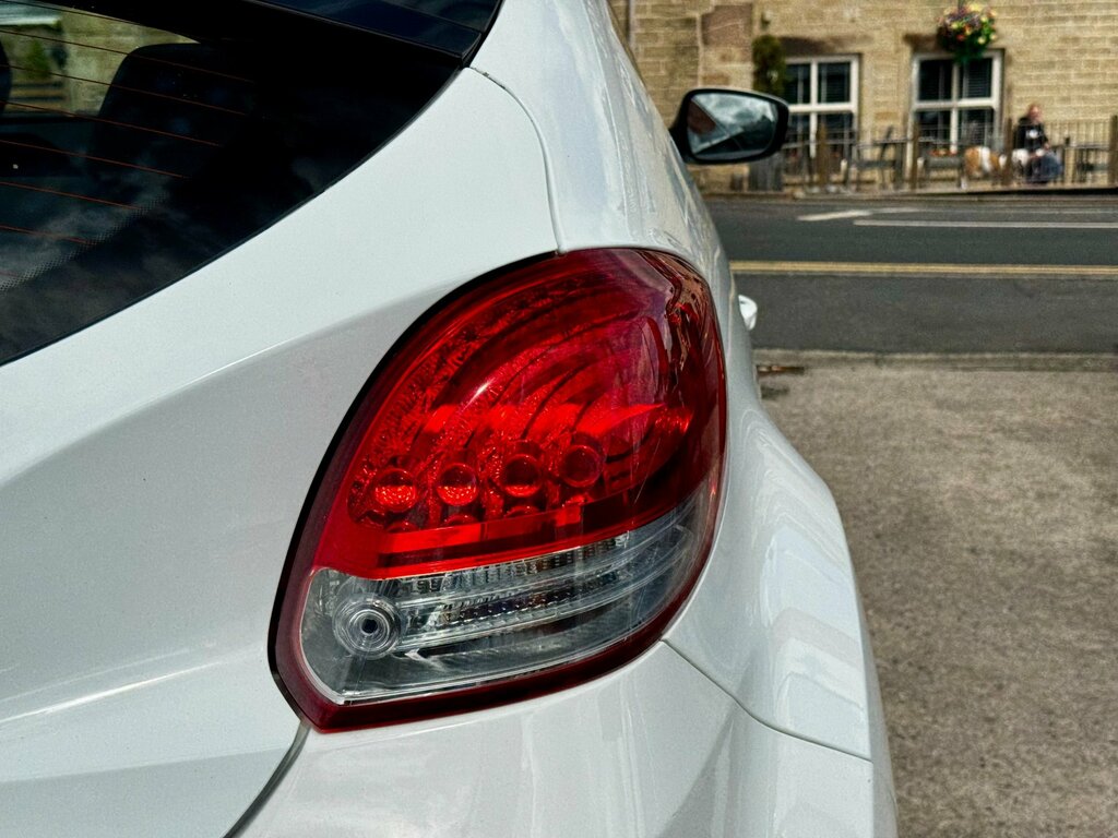 Hyundai Veloster White #55