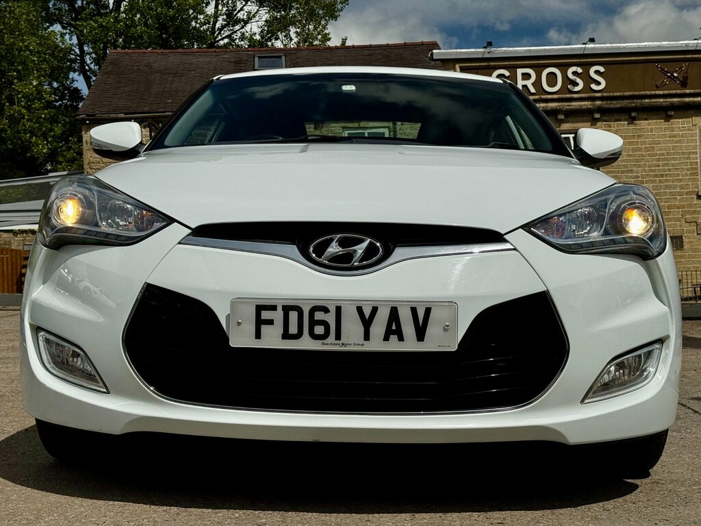 Hyundai Veloster White #32