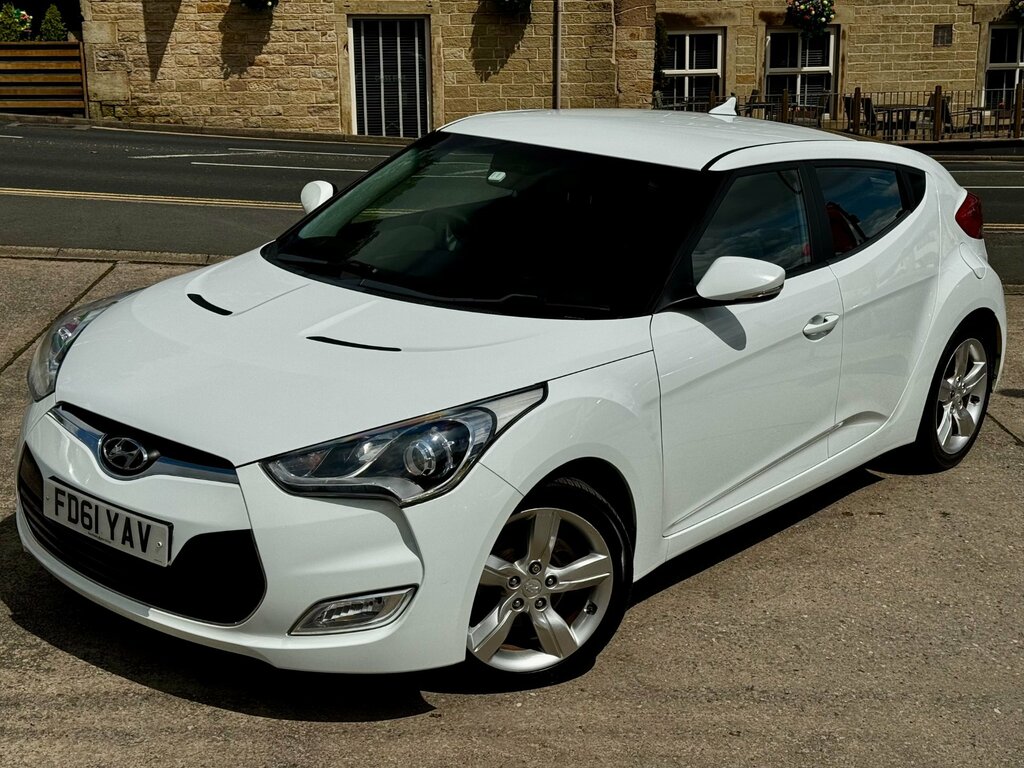 Hyundai Veloster White #2