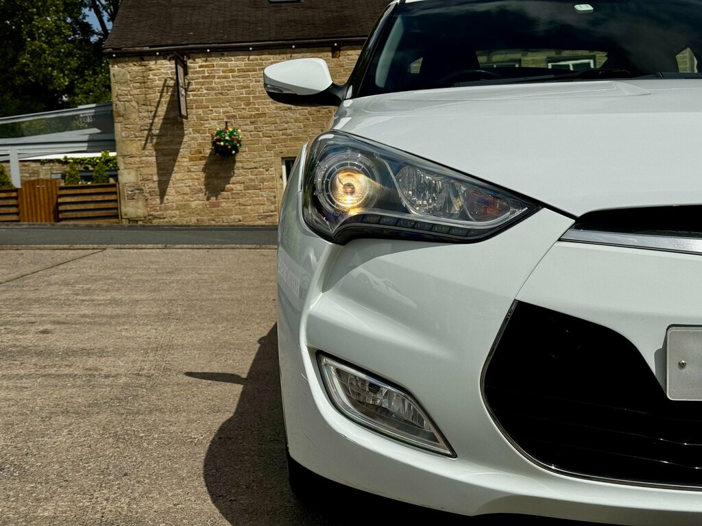 Hyundai Veloster White #31