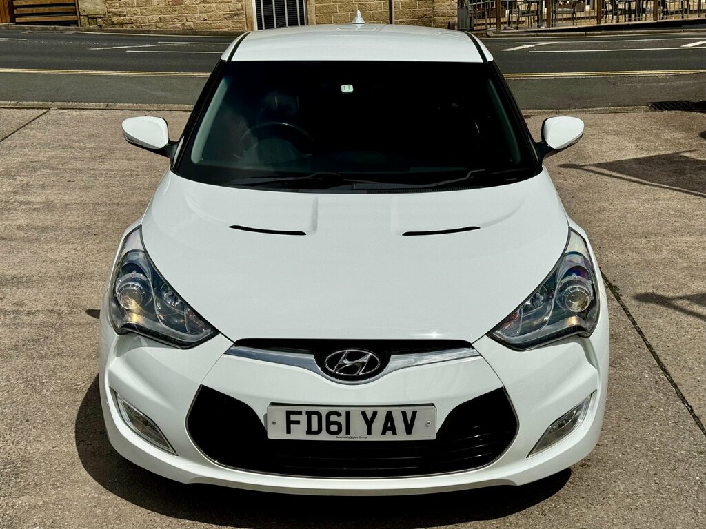 Hyundai Veloster White #1