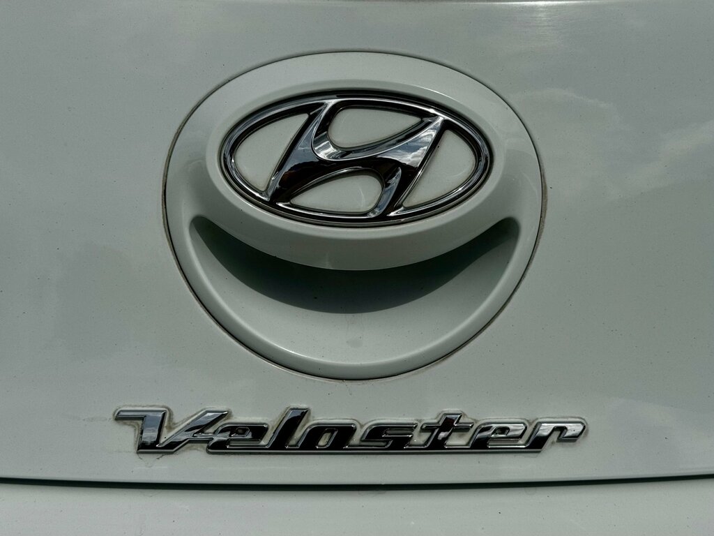Hyundai Veloster White #62