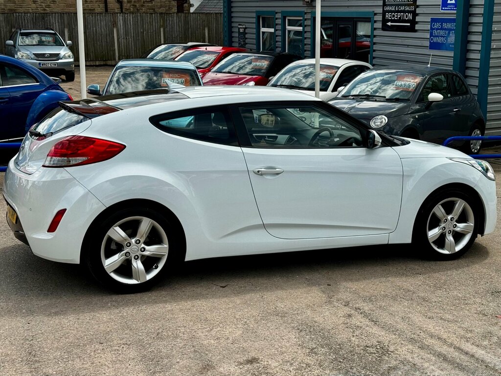 Hyundai Veloster White #6