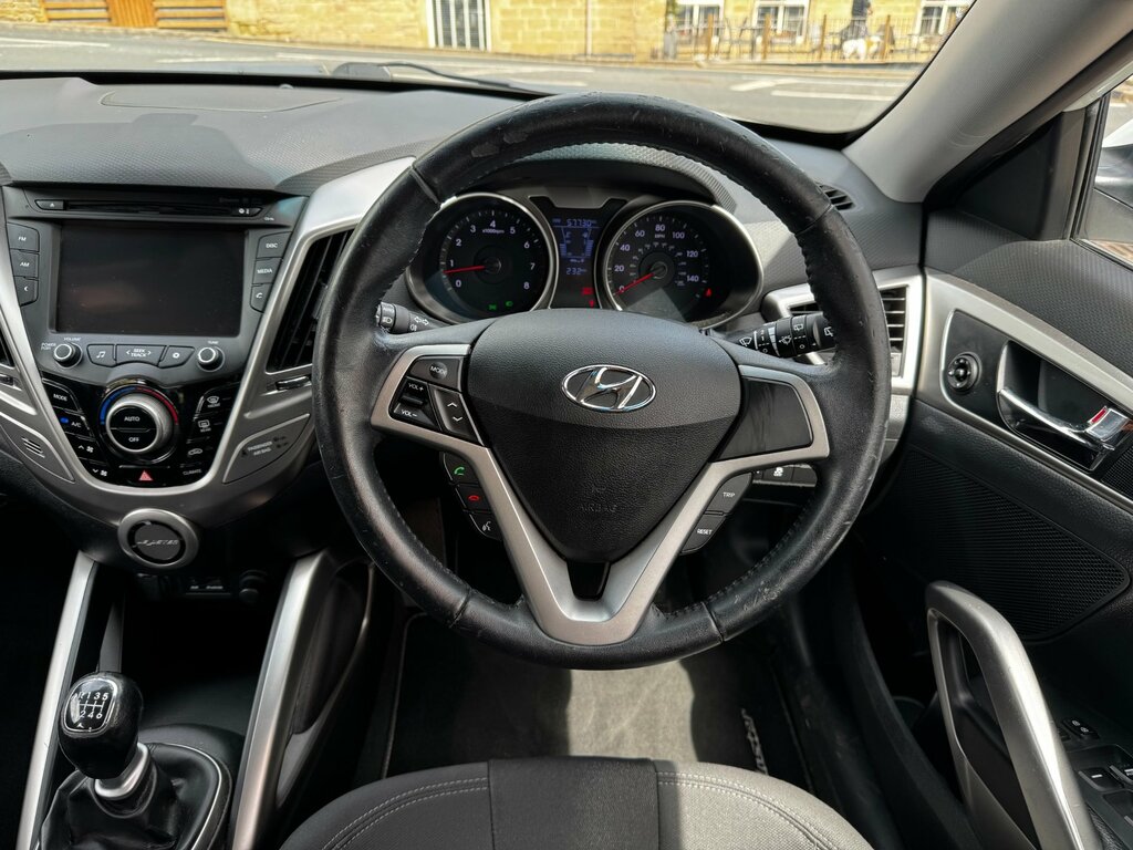 Hyundai Veloster White #45