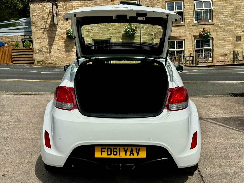 Hyundai Veloster White #57