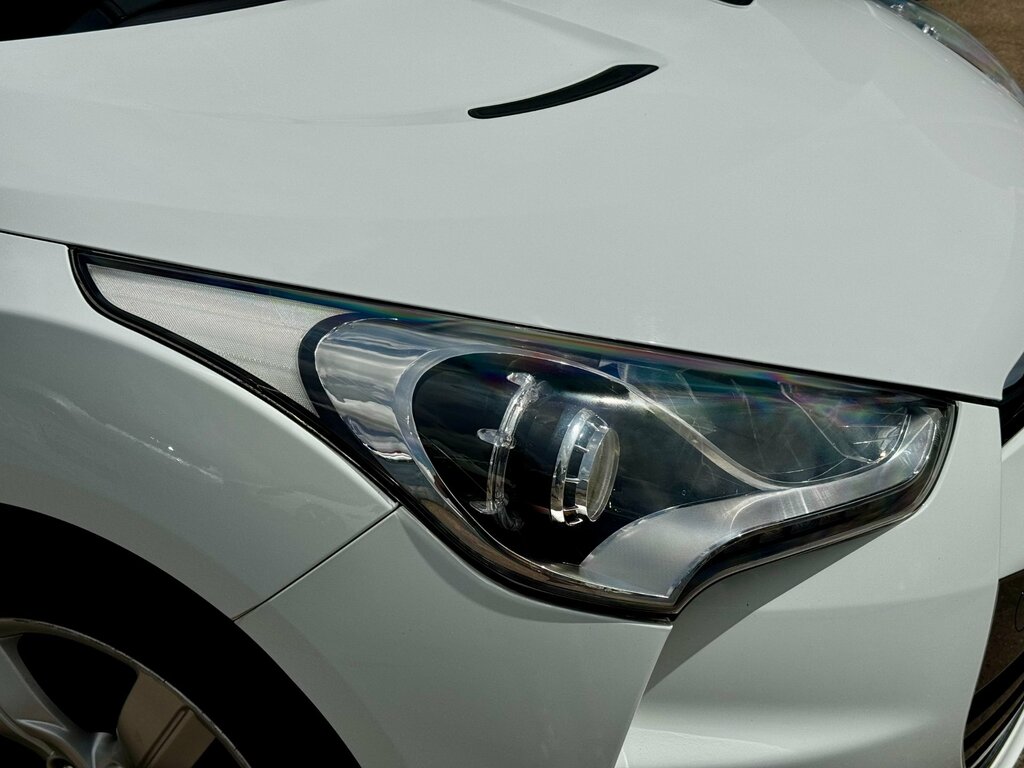 Hyundai Veloster White #27