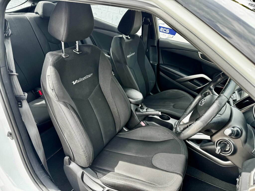 Hyundai Veloster White #7