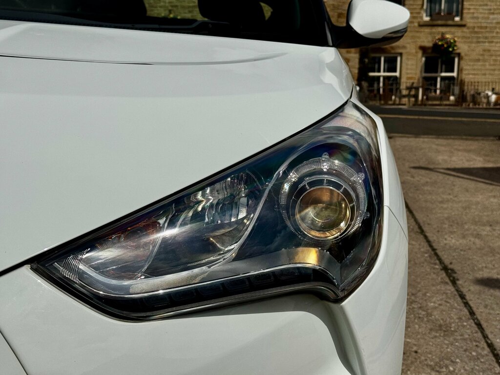 Hyundai Veloster White #20