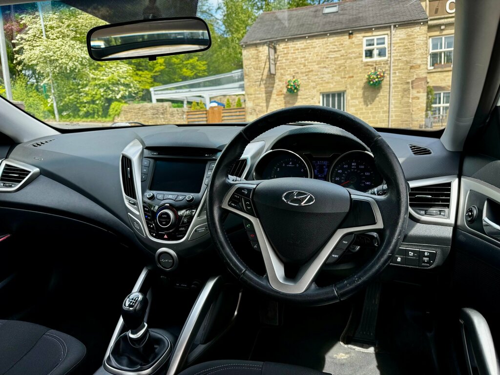 Hyundai Veloster White #15