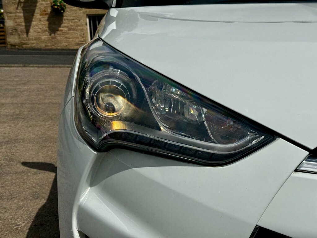 Hyundai Veloster White #30