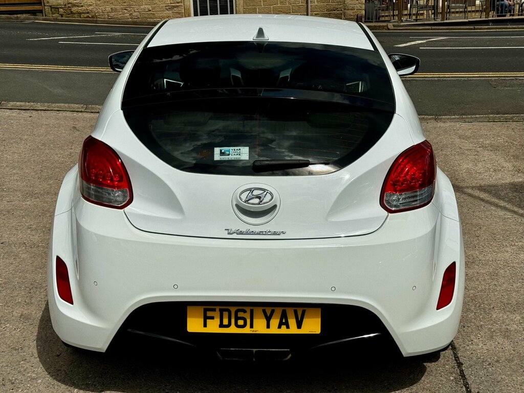 Hyundai Veloster White #5