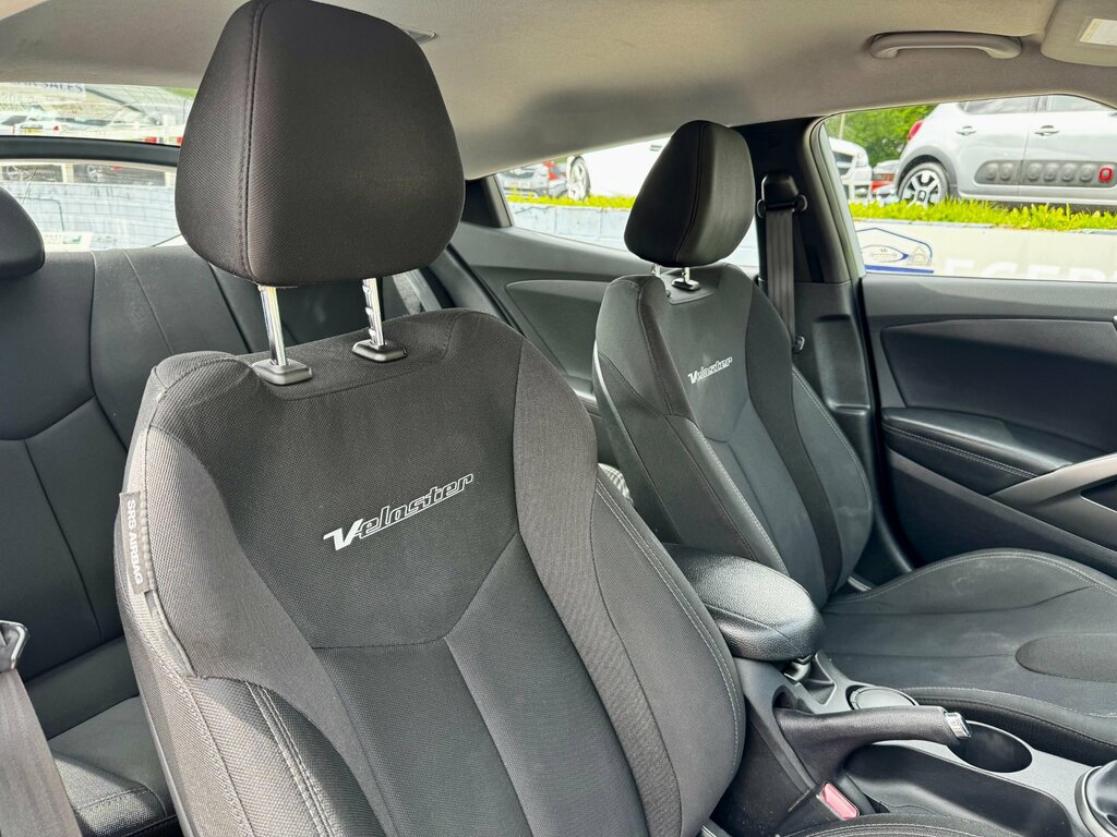 Hyundai Veloster White #14