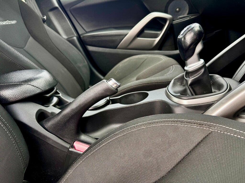 Hyundai Veloster White #41