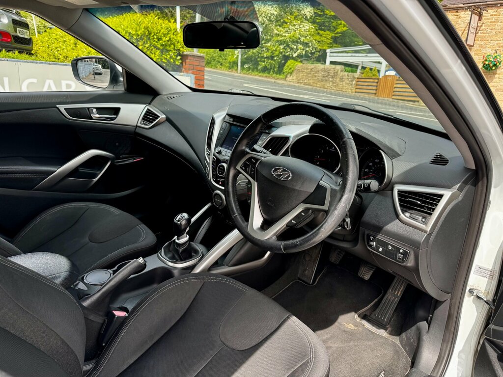 Hyundai Veloster White #9