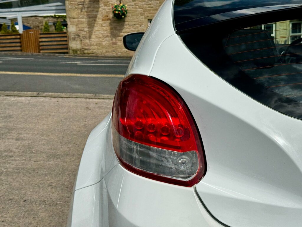 Hyundai Veloster White #60