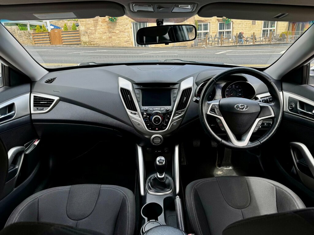 Hyundai Veloster White #3