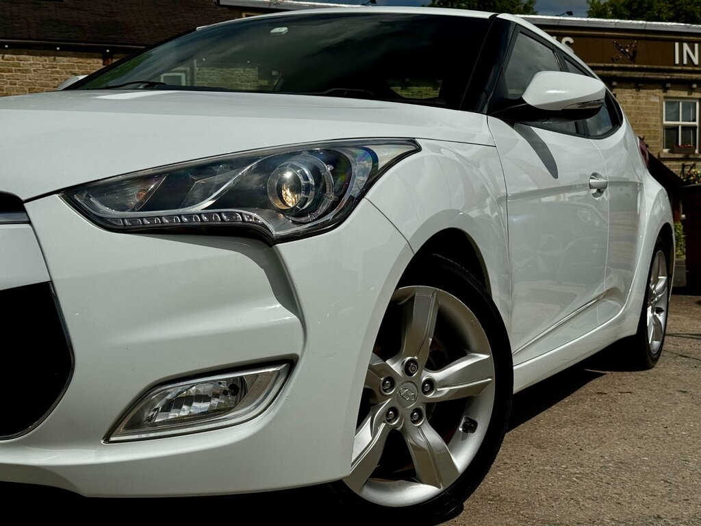Hyundai Veloster White #16