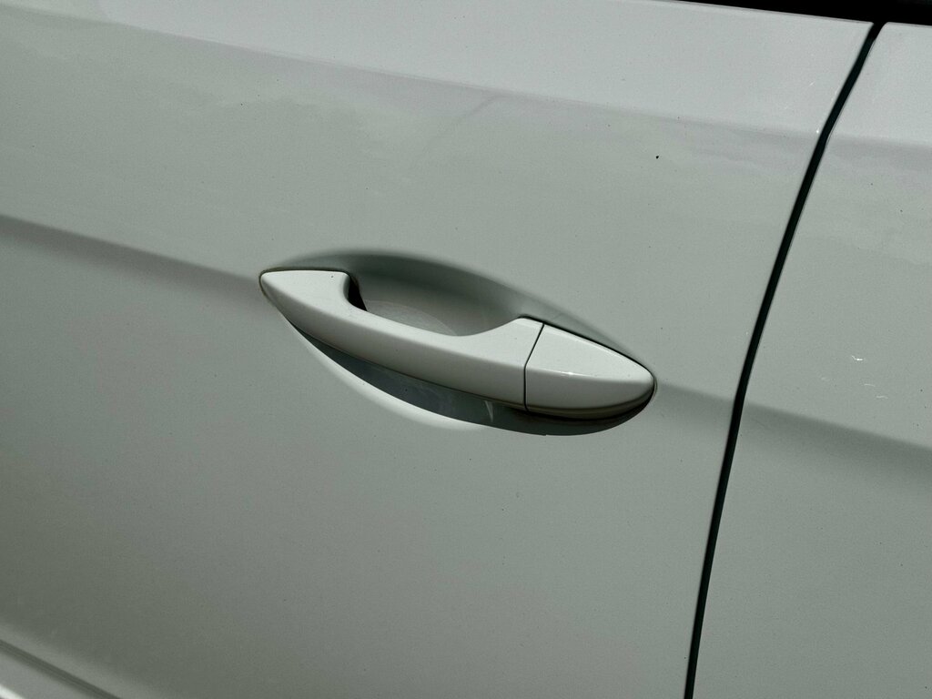 Hyundai Veloster White #18