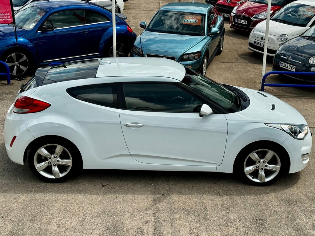 Hyundai Veloster White #54