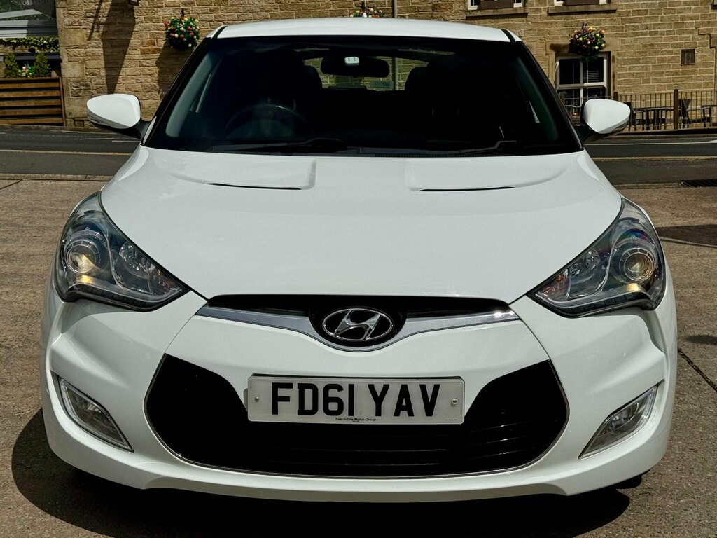 Hyundai Veloster White #22