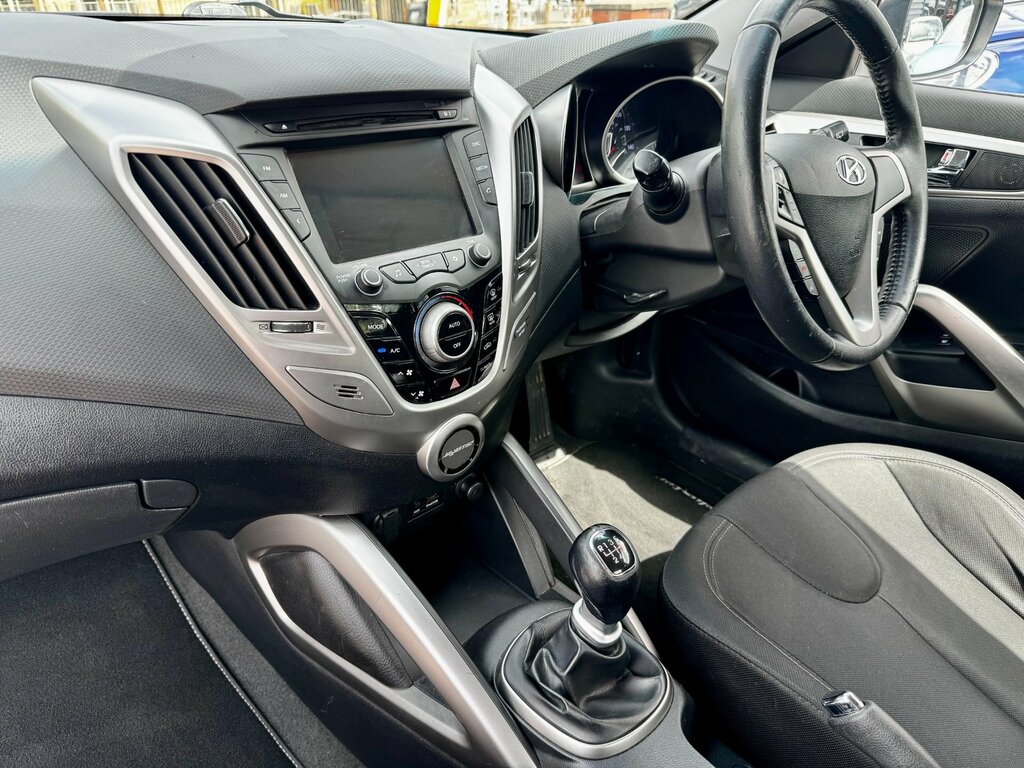 Hyundai Veloster White #39