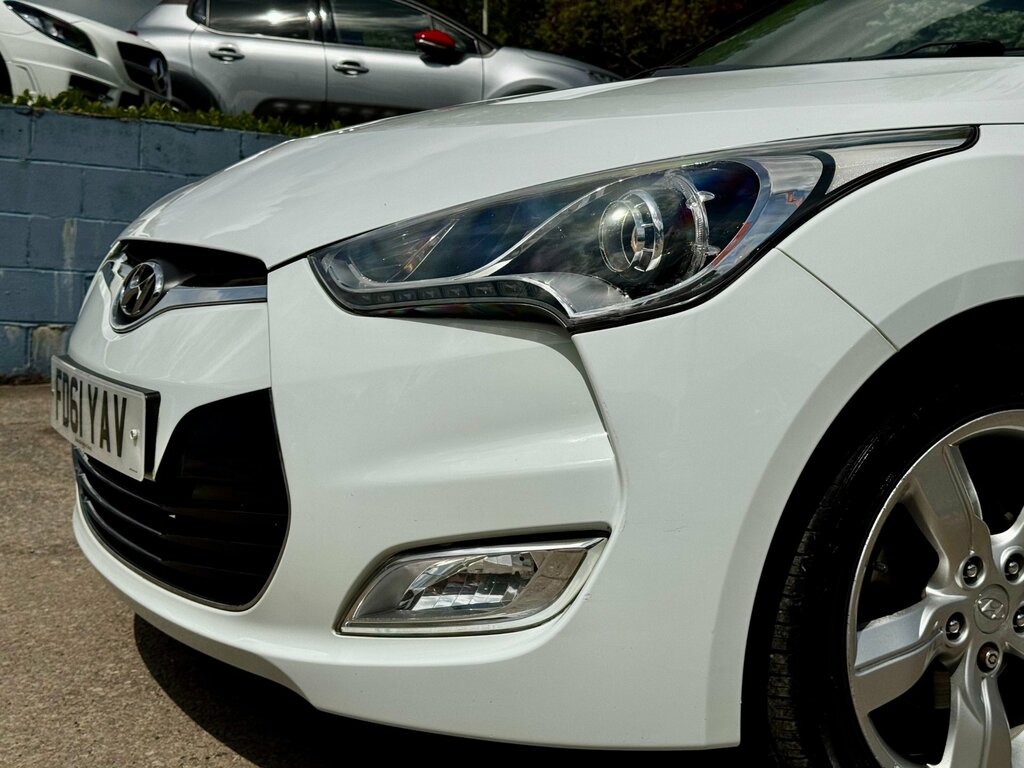 Hyundai Veloster White #25