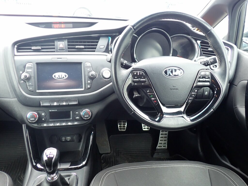 Kia Ceed 1.6 Crdi Gt-line Sportswagon Eur LF67LWT Black #2