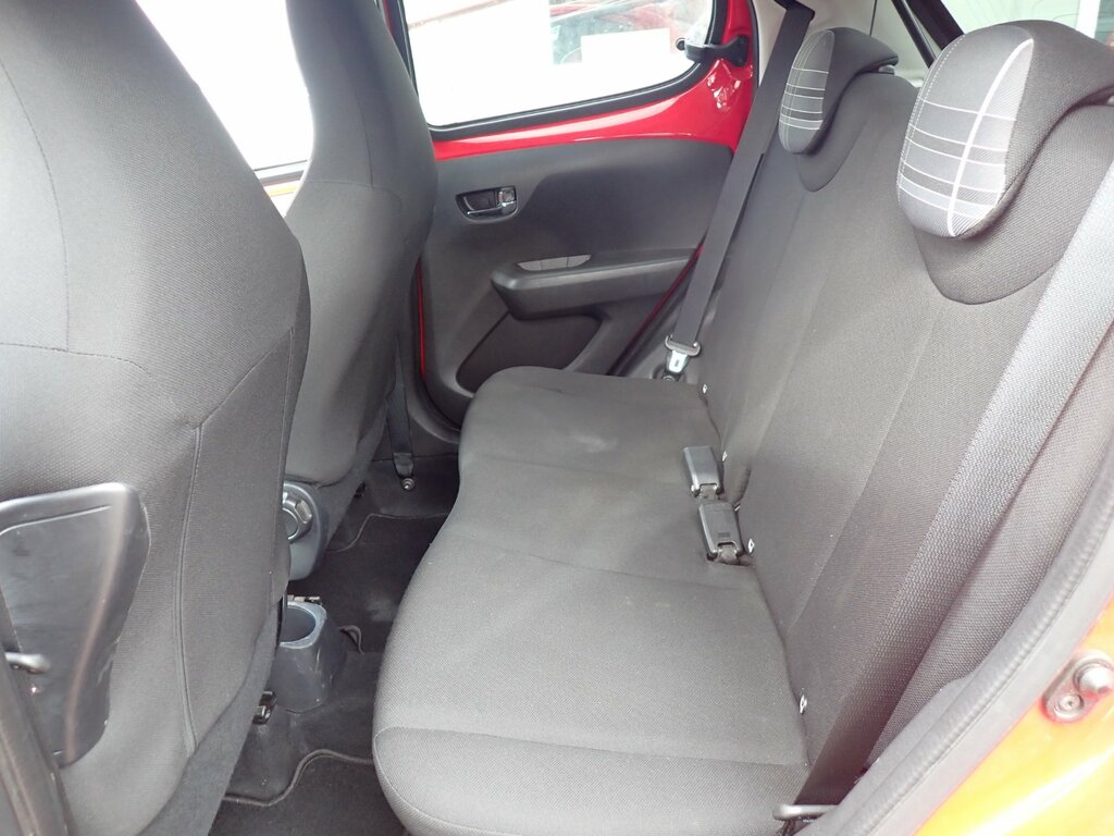 Peugeot 108 1.2 Puretech Allure Hatchback Eu EU67YZP Red #4