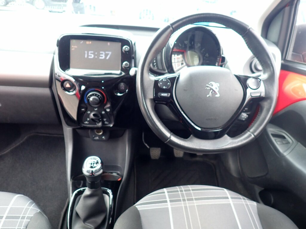 Peugeot 108 1.2 Puretech Allure Hatchback Eu EU67YZP Red #2