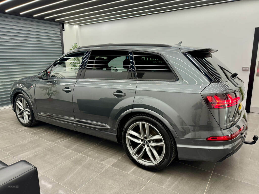 Audi Q7 3.0 Tdi Quattro Black KU18LRV Grey #5
