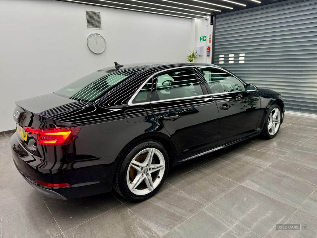 Audi A4 2.0 Tdi Ultra 190 Black #3