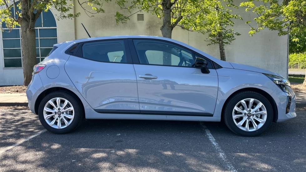 Renault Clio Renault Clio 1.6 E-tech Full Hybrid 145 Evolution LM75VRU Grey #2