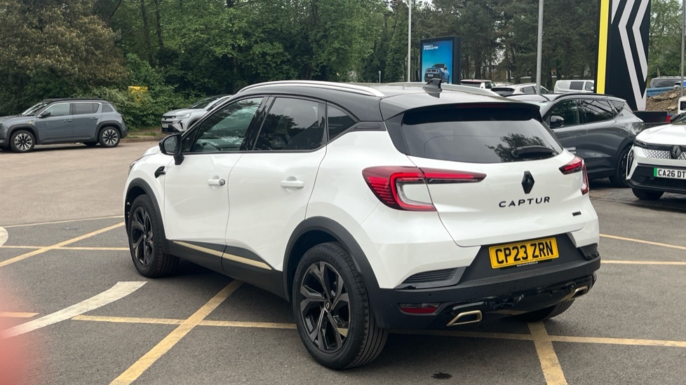 Renault Captur Captur 1.6 E-tech Full Hybrid 145 Engineered A CP23ZRN White #3