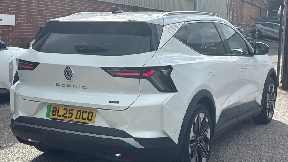 Renault Scenic Renault Scenic E-tech 160Kw Techno 87Kwh Long Rang BL25DCO White #3