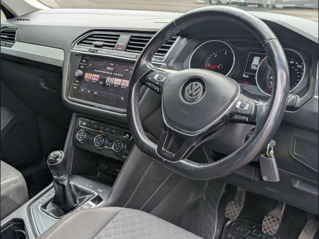 Volkswagen Tiguan 2.0 Tdi Se Euro 6 Ss CK67HVX Black #3
